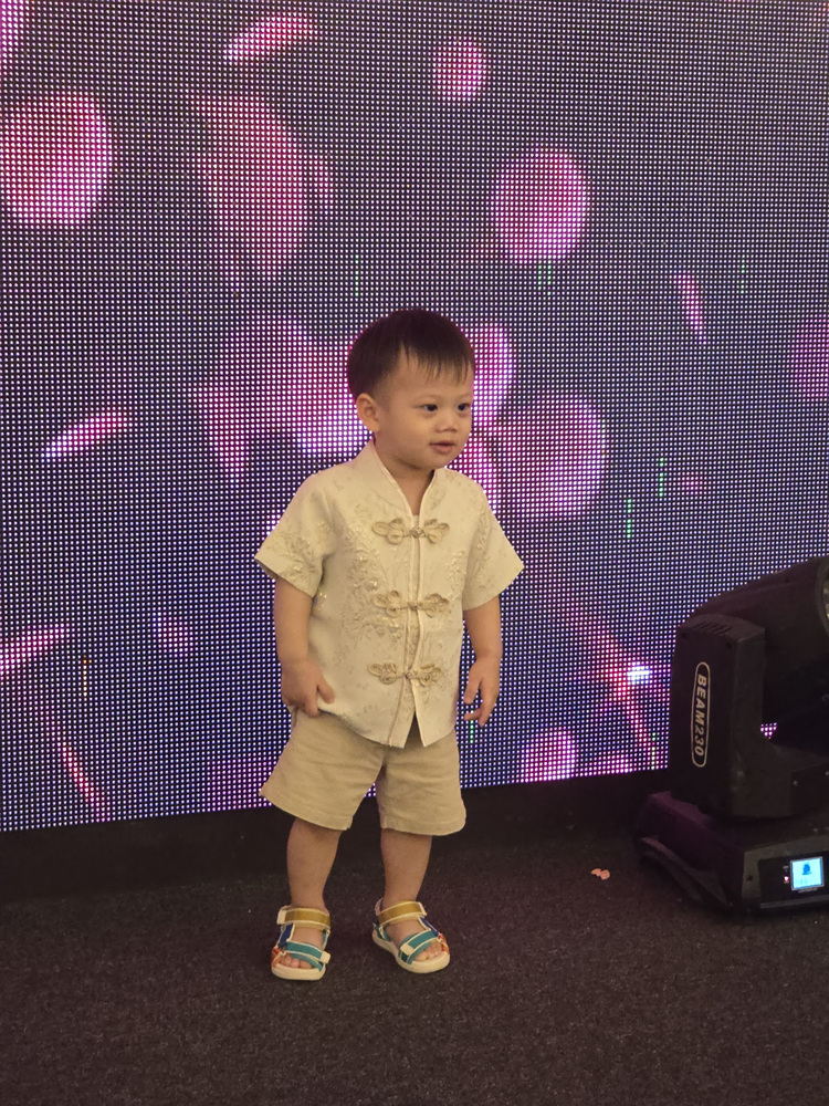 Xi Xi on the Stage